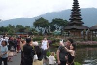 1763658296586-ekonomi-bali-tumbuh-dari-sektor-pariwisata-2_43