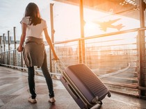 1763701498395-ilustrasi-perempuan-di-bandara-1740017408008_43