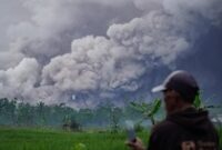 1763723092420-semeru-erupsi-awan-panas-menggulung-lereng-sumberwuluh-1763608400438_43