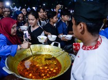1763852677910-seribu-porsi-laksa-dibagikan-gratis-untuk-lestarikan-kuliner-khas-tangerang-1763827188506_43