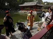 1763982308787-beijing-diserbu-wisatawan-saat-libur-panjang-golden-week-dimulai-1759311802550_43