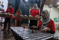 1764003877912-pelatihan-musik-tradisional-gambang-kromong-hidupkan-kembali-kesenian-betawi-di-jakarta-1763978447457_43