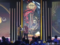 1764090314847-potret-penerima-anugerah-pertumbuhan-ekonomi-dan-ekosistem-digital-1764059193348_43