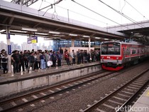 1764241507420-wacana-krl-24-jam-muncul-warga-berharap-tak-lagi-kesulitan-pulang-malam-1764168174391_43