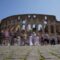 1764263088423-italia-kecam-keras-turis-yang-vandalisme-nama-pacar-di-colloseum-roma-2_43