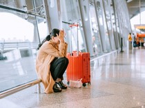 1764306296669-ilustrasi-penumpang-di-bandara-1755590488980_43