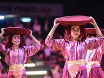 1764500695914-pelestarian-seni-tari-kutai-bersinar-di-begenjoh-30-samarinda-1764467677241_43