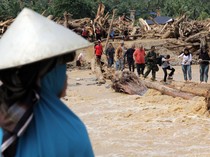 1764500700919-akses-jalan-di-tapanuli-selatan-putus-akibat-banjir-bandang-1764409766635_43