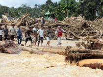 1764565542257-akses-jalan-di-tapanuli-selatan-putus-akibat-banjir-bandang-1764409766764_43