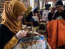 1764587123077-pelatihan-membatik-untuk-pelaku-ikm-bandung_43