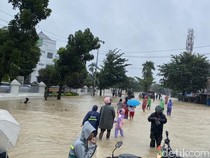 1764587132714-banjir-di-jalan-tb-simatupang-menuju-kampung-lalang-kecamatan-medan-sunggalkota-medan-foto-mhd-ilham-pradilladetiksumut-1764231188163_43