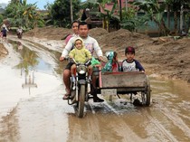 1764587142162-bingkai-sepekan-pilu-aceh-sumut-sumbar-dikepung-banjir-dan-longsor-1764341732657_43