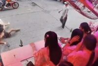 1764651908717-turis-berkelahi-jadi-tontonan-1764174640406_43