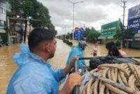 1764673520655-turis-afsel-jadi-tim-penyelamat-di-vietnam-1764605499575_43