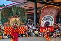 1764716689075-tarian-reog-ponorogo-saat-libur-cuti-bersama-hut-ri-di-tmii-1755519876751_43