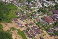 1764824724238-kapolri-jenderal-listyo-sigit-prabowo-melakukan-patroli-udara-meninjau-area-yang-terdampak-banjir-di-tapanuli-tengah-sumatera--1764567183734_43