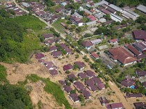 1764824724238-kapolri-jenderal-listyo-sigit-prabowo-melakukan-patroli-udara-meninjau-area-yang-terdampak-banjir-di-tapanuli-tengah-sumatera--1764567183734_43