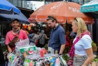 1764824726908-glodok-makin-hidup-jadi-destinasi-wisata-dan-pusat-ekonomi-kreatif-jakarta-1764767546918_43