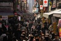 1764932735492-wisatawan-serbu-ameyoko-market-surga-belanja-murah-di-tokyo-2_43