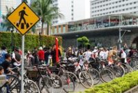 1765105501065-sentuhan-nostalgia-ontel-ramaikan-suasana-cfd-jakarta-1765088130071_43