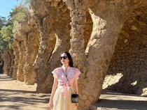 1765127102883-potret-shandy-aulia-liburan-di-barcelona-spanyol-1765093681093_43