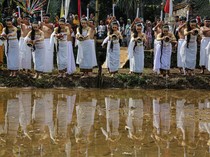 1765170296330-budaya-dan-alam-menyatu-dalam-nyadran-sendang-gede-di-desa-kandri-1765087543231_43