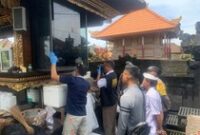 1765343092851-polisi-melakukan-olah-tkp-pencurian-uang-kepeng-kuno-di-pura-desa-desa-adat-kaba-kaba-kecamatan-kediri-tabanan-selasa-9122025--1765269341278_43