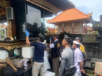 1765343092851-polisi-melakukan-olah-tkp-pencurian-uang-kepeng-kuno-di-pura-desa-desa-adat-kaba-kaba-kecamatan-kediri-tabanan-selasa-9122025--1765269341278_43