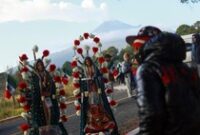 1765364693485-peziarah-lakukan-perjalanan-panjang-menuju-basilica-guadalupe-1765345603046_43