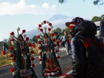 1765364693485-peziarah-lakukan-perjalanan-panjang-menuju-basilica-guadalupe-1765345603046_43