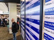 1765451104376-imbas-shutdown-pemerintah-ribuan-penumpang-tertahan-di-bandara-bandara-utama-as-1762528703842_43