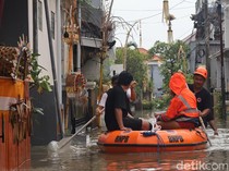 1765796698151-proses-evakuasi-warga-terdampak-banjir-di-perumahan-widuri-permai-jalan-gunung-athena-denpasar-bali-minggu-14122025-foto-aryo--1765686419685_43