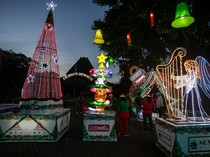 1765818290083-dekorasi-hiasan-lampion-natal-di-solo-1765805565225_43