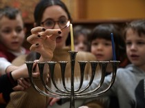 1765818296118-perayaan-hanukkah-1765770642617_43
