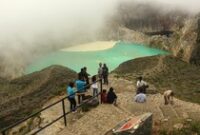 1765861497605-kenaikan-status-gunung-kelimutu_43