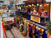 1765883098679-hanoi-larang-wisata-ngopi-di-tepi-rel-kereta-api-karena-berbahaya-1741755727100_43