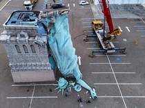 1765904688534-replika-patung-liberty-brasil-roboh-diterjang-angin-1765854343314_43