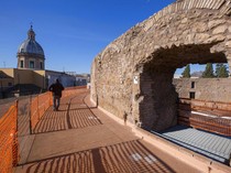 1765991097749-penampakan-makam-melingkar-terbesar-dunia-di-italia-2_43