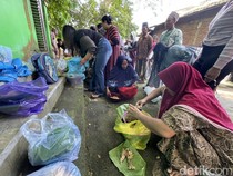 1766034284612-warga-menggelar-tradisi-doa-bersama-di-sendang-desa-sukolilo-kecamatan-sukolilo-pati-sebagai-bentuk-menjaga-dan-syukur-terhada-1765960045090_43