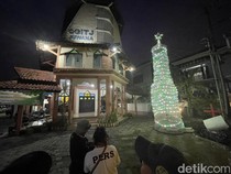 1766055933015-pohon-natal-dari-botol-bekas-di-gereja-injili-di-tanah-jawa-gitj-juwana-kabupaten-pati-sabtu-13122025-1765608747326_43