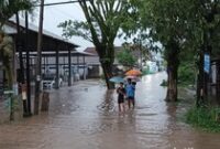 1766055949656-ruas-jalan-denpasar-gilimanuk-tepatnya-di-kecamatan-negara-kabupaten-jembrana-bali-yang-tergenang-banjir-senin-15122025-i-putu-1765799393976_43