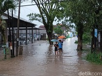 1766055949656-ruas-jalan-denpasar-gilimanuk-tepatnya-di-kecamatan-negara-kabupaten-jembrana-bali-yang-tergenang-banjir-senin-15122025-i-putu-1765799393976_43