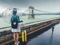 1766077506266-ilustrasi-liburan-musim-hujan_43