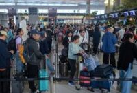 1766228704581-pergerakan-penumpang-pesawat-di-bandara-soekarno-hatta-1766222734771_43