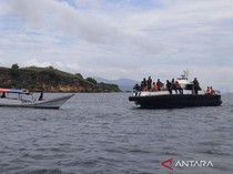 1767092730323-tim-sar-gabungan-saat-melakukan-pencarian-para-korban-wna-asal-spanyol-yang-menjadi-korban-kapal-tenggelam-di-perairan-pulau-p-1767034641588_43