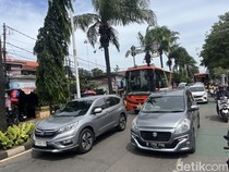 1767114289986-taman-margasatwa-ragunan-jaksel-ramai-pengunjung-lalu-lintas-jalan-harsono-rm-macet-3_43