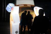 1767200685984-hutan-menyala-jadi-magnet-wisata-malam-di-tmii-1767194106166_43