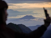 1767243973058-matahari-terbit-pertama-2026-di-gunung-bromo-1767237748394_43