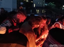 1767416743738-suasana-acara-doa-dan-bakar-seribu-lilin-bersama-warga-labuan-bajo-di-marina-waterfront-city-jumat-212026-malam-1767359073137_43