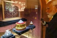 1767524706499-perdana-menteri-narendra-modi-menatap-permata-kuno-buddha-pada-pameran-di-new-delhi-1767505313862_43